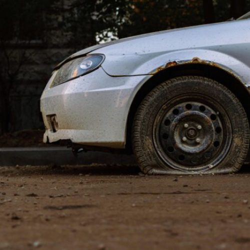 o que ter no carro para emergências